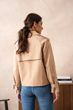 Lataa kuva Galleria-katseluun, Trenssi